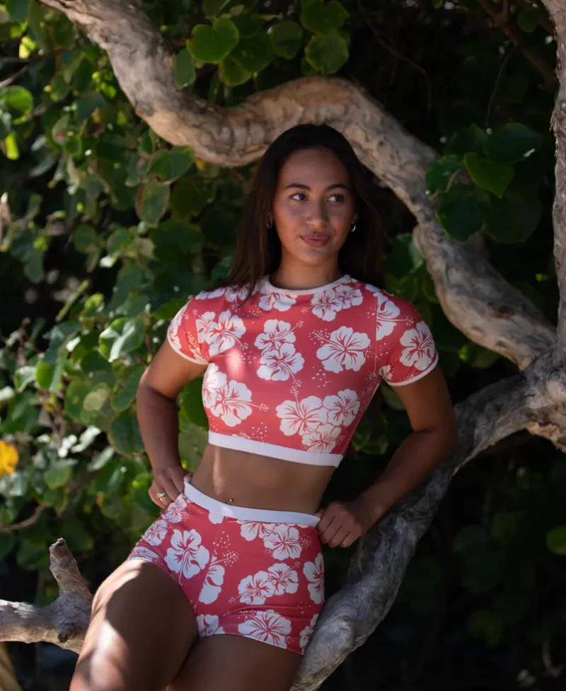 Women Golden Breed Swim-Indie Crop Tee | Hibiscus Wash Red / Beige
