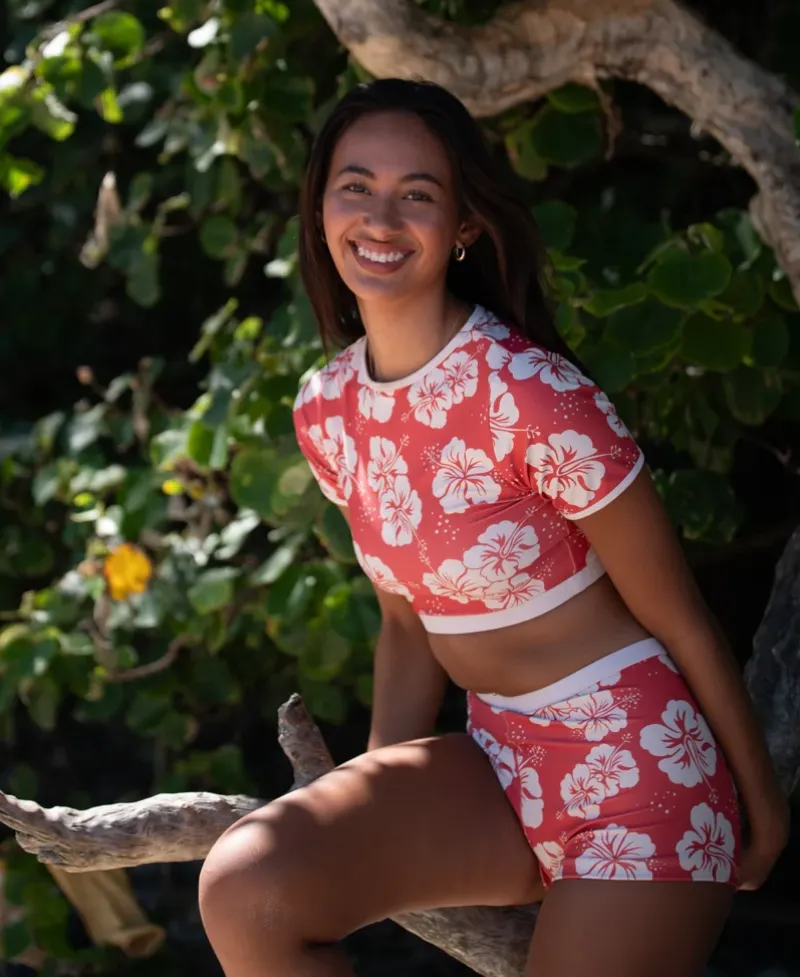 Women Golden Breed Swim-Indie Crop Tee | Hibiscus Wash Red / Beige